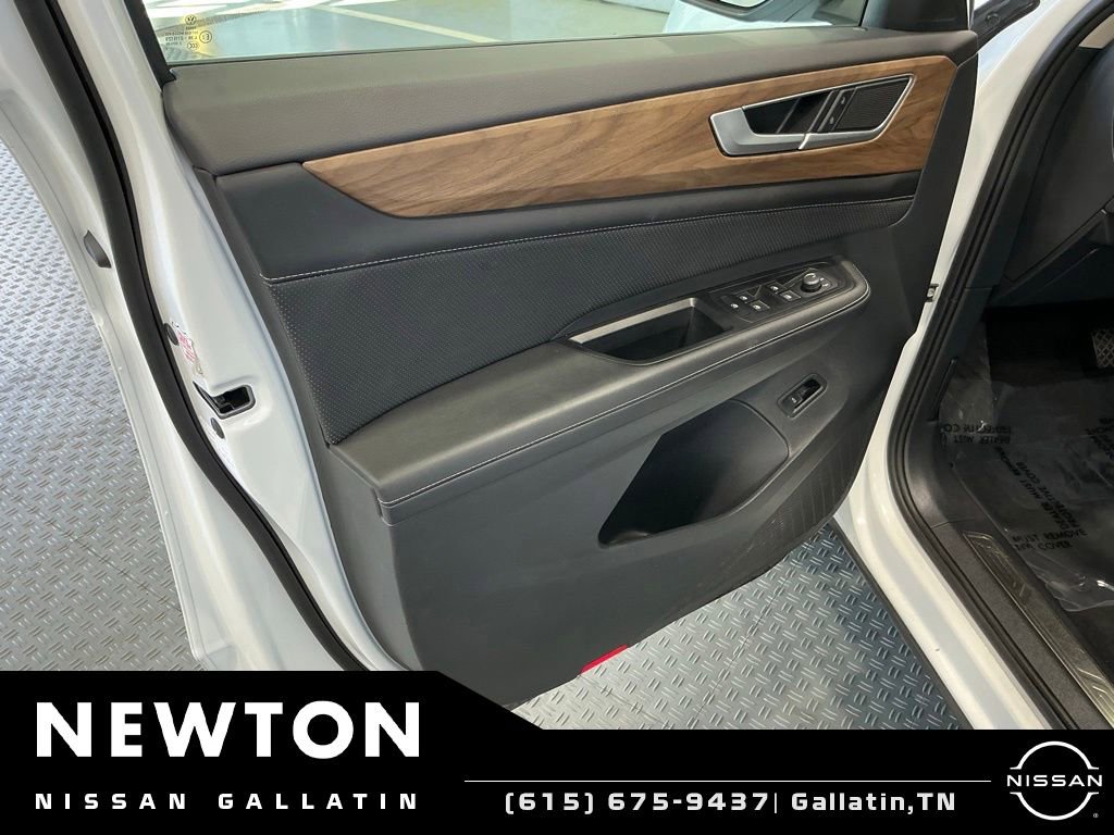 Used 2025 Volkswagen Atlas SE FWD image 35