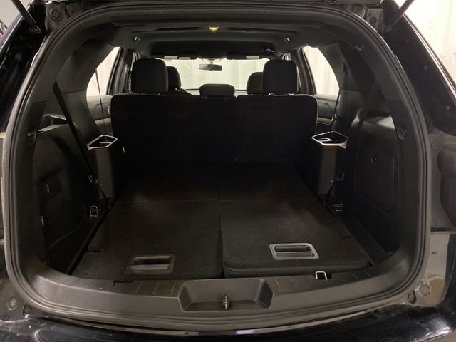 Used 2017 Ford Explorer XLT image 12