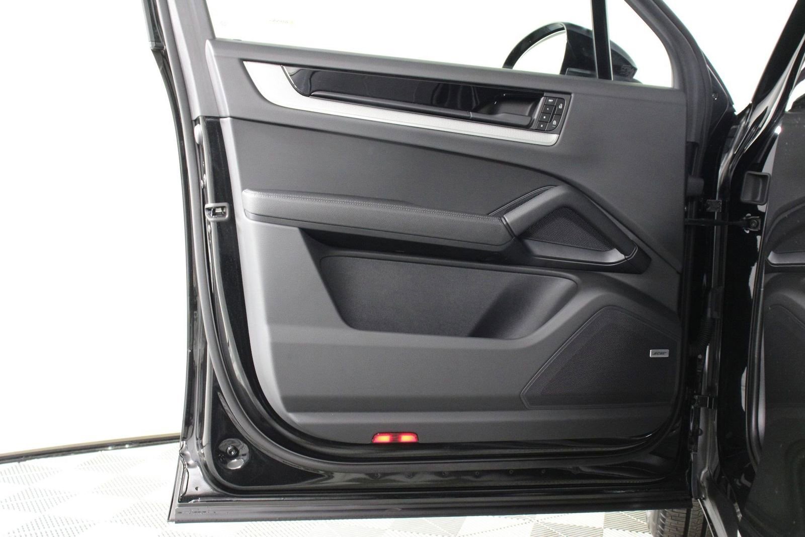 Certified 2025 Porsche Cayenne image 20