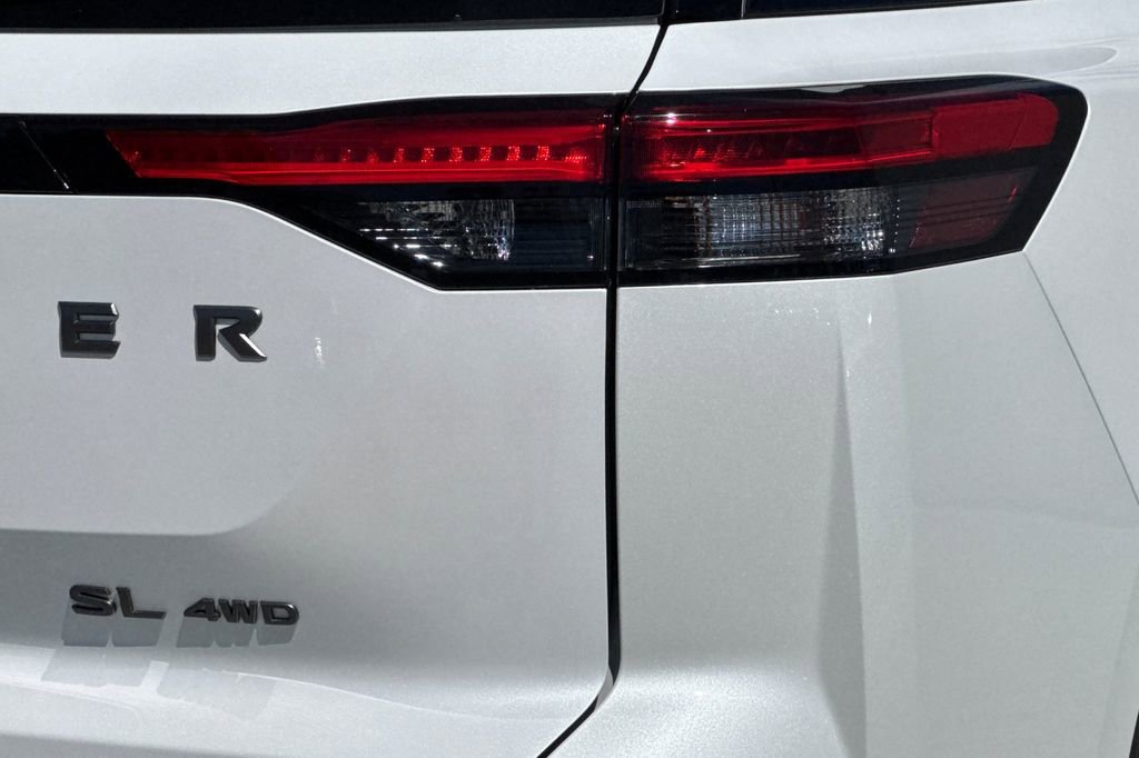 New 2026 Nissan Pathfinder SL image 6