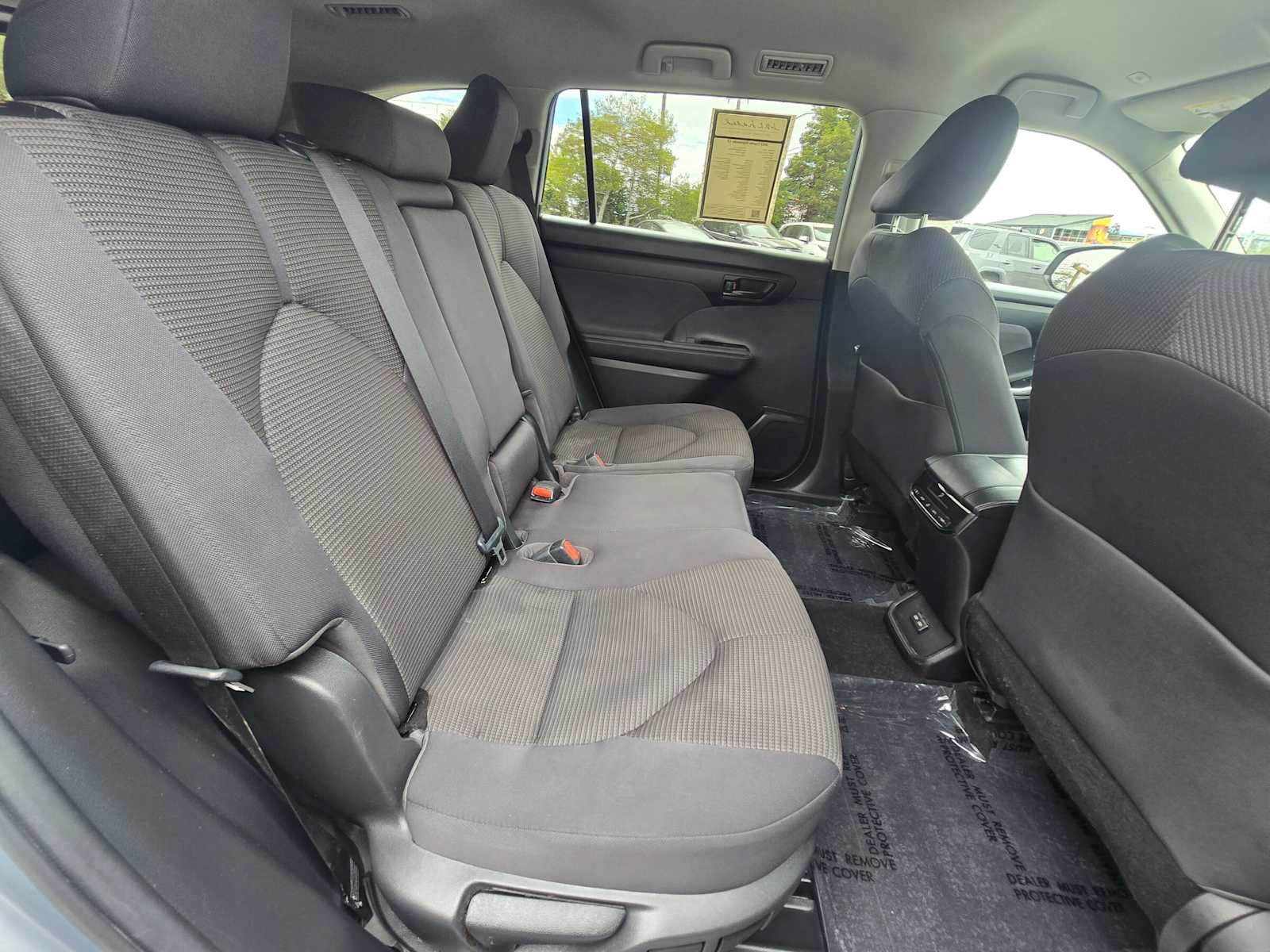 Used 2023 Toyota Highlander LE FWD image 12