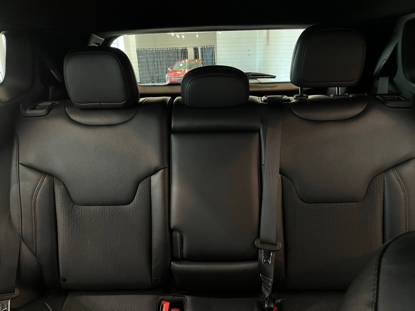 Used 2025 Jeep Compass Trailhawk image 38