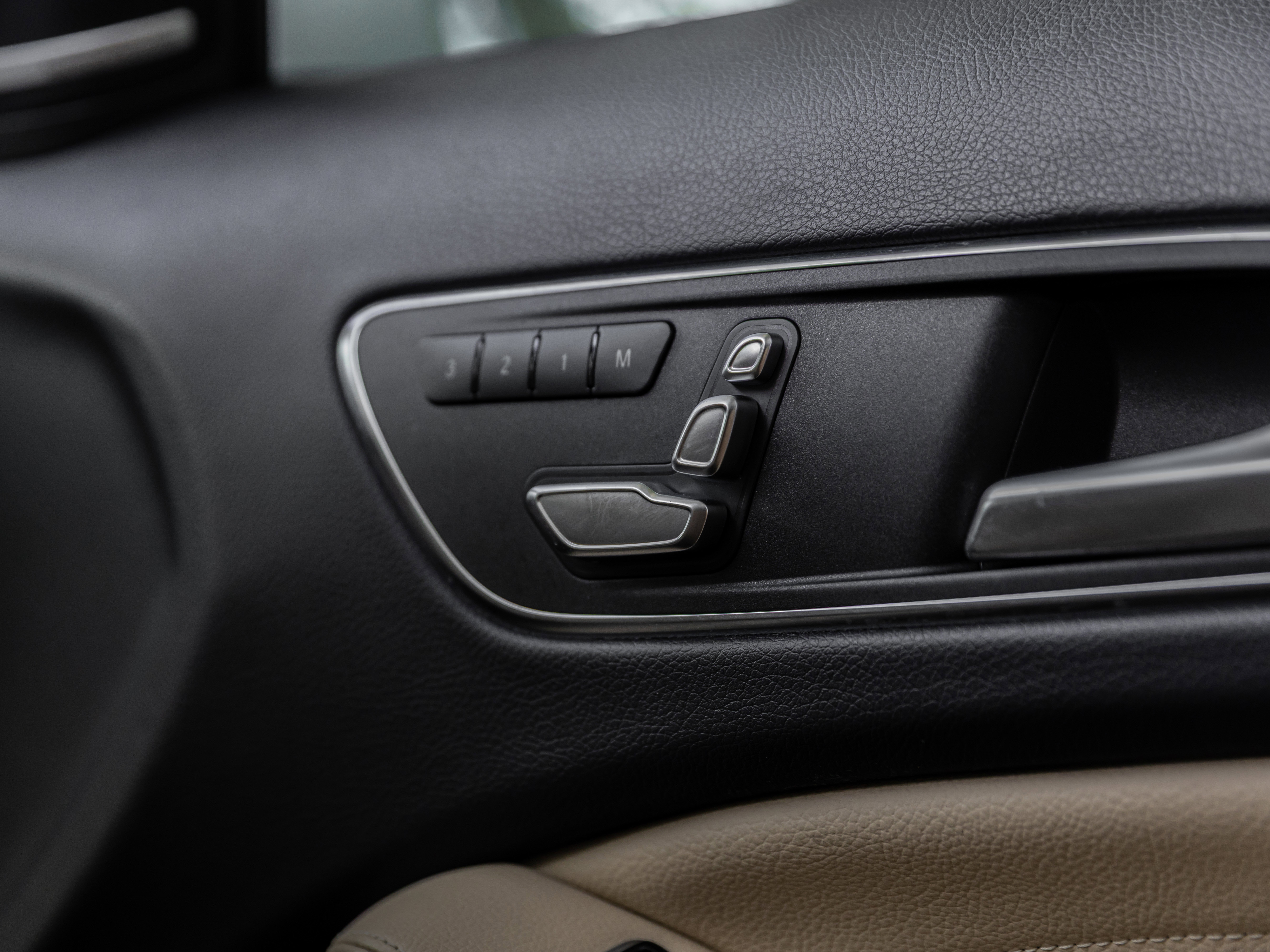 Used 2019 Mercedes-Benz GLA 250 4MATIC w/ Convenience Package image 16