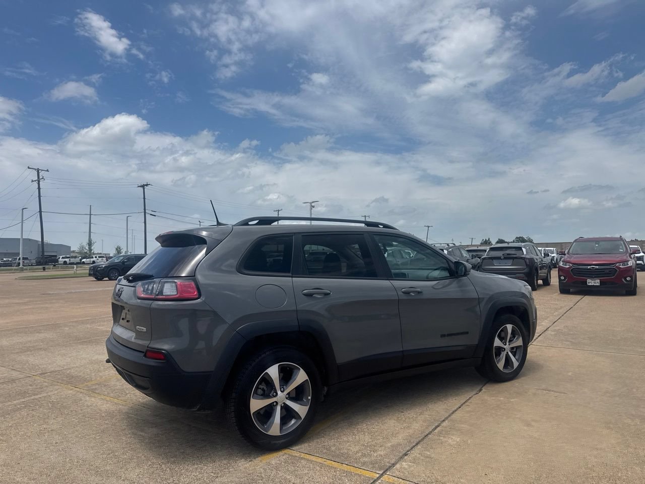 Used 2020 Jeep Cherokee Latitude w/ Quick Order Package 26F North AWD/4WD image 22