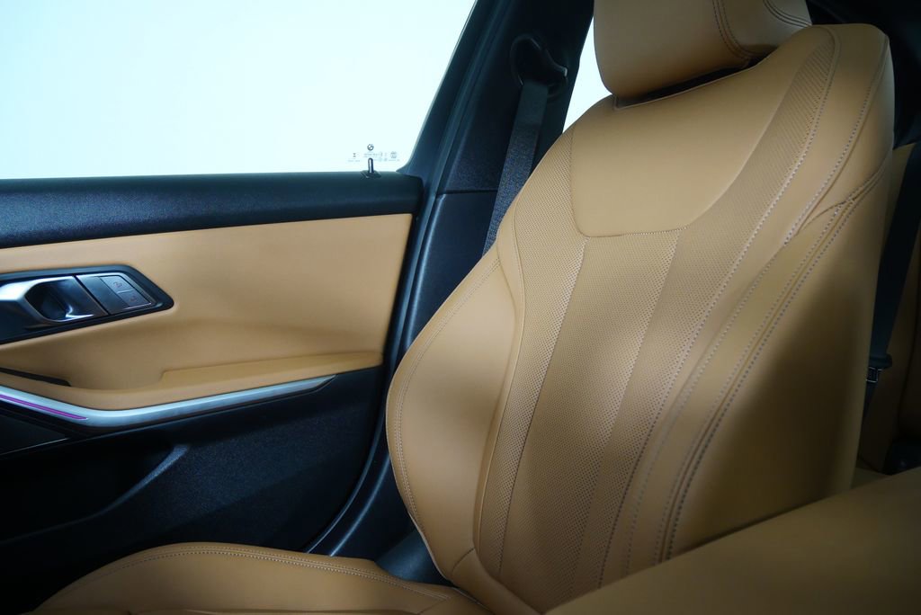 Used 2025 BMW M340i w/ Premium Package RWD image 25