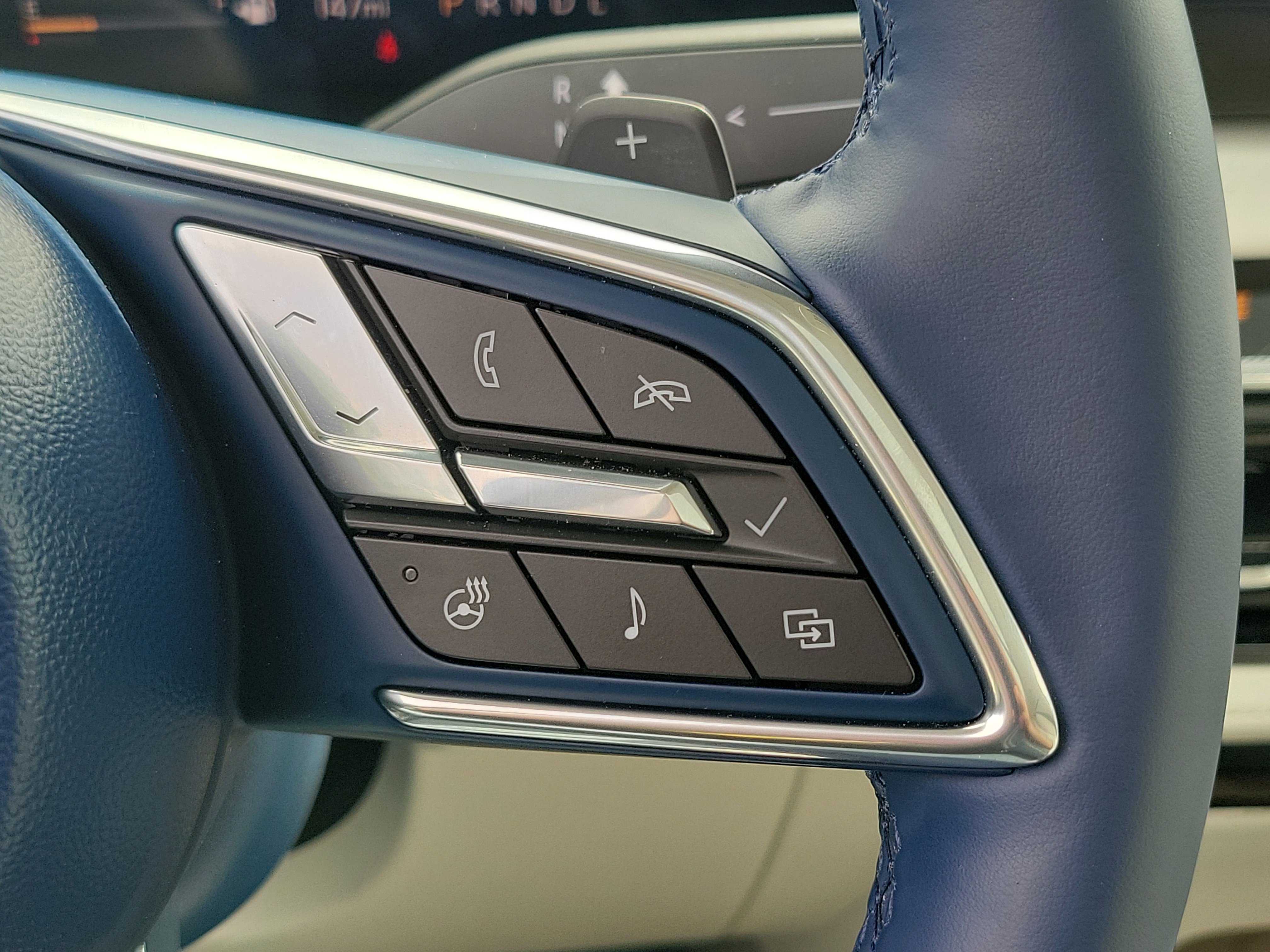 Used 2025 Buick Enclave Avenir FWD image 23