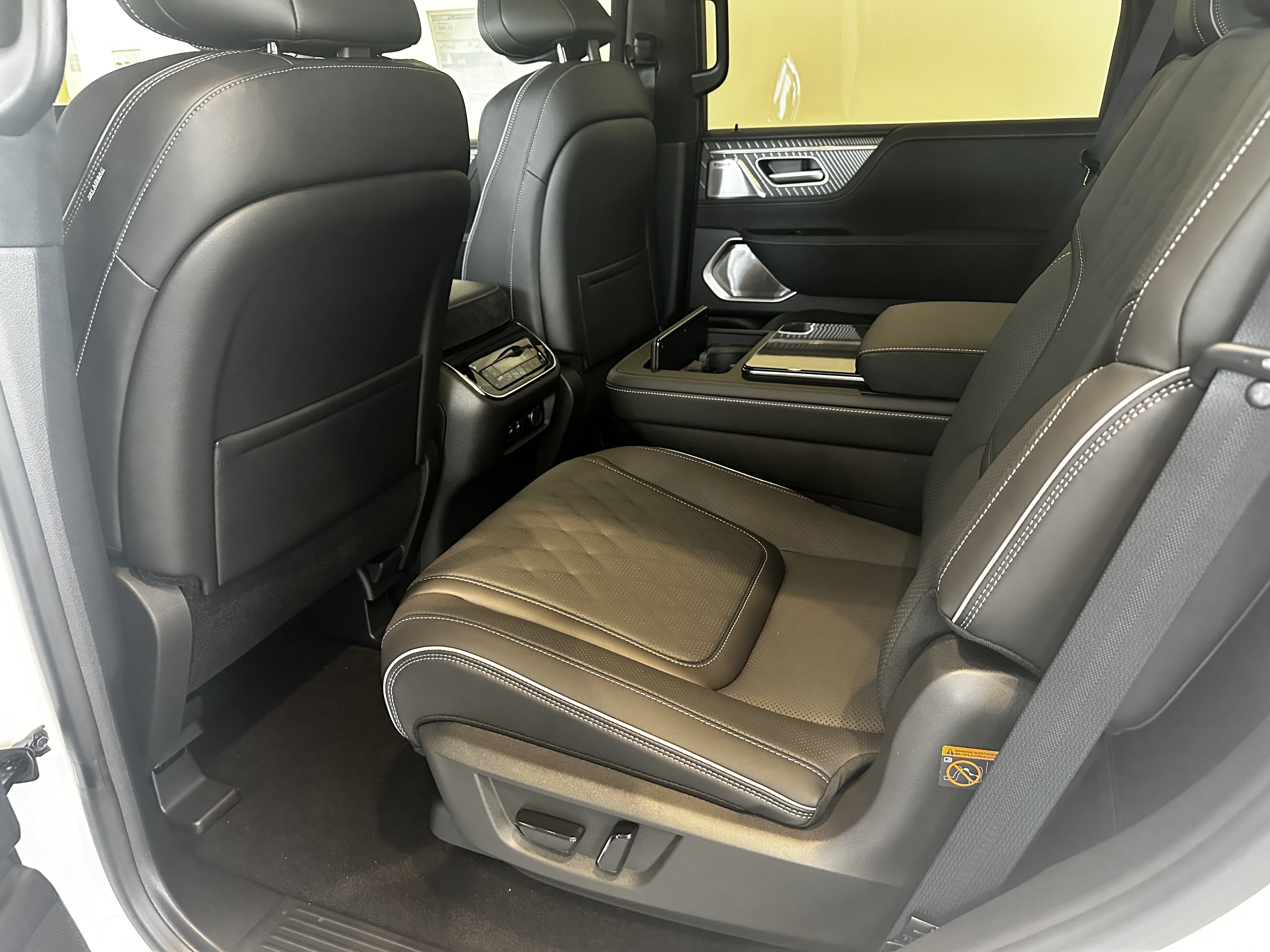 New 2027 INFINITI QX80 Autograph w/ Premium Cargo Package AWD/4WD image 12
