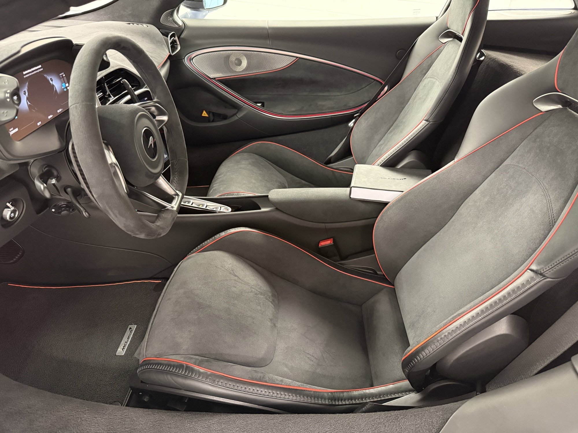 Used 2024 McLaren Artura image 7