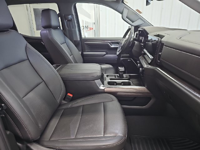 Used 2023 Chevrolet Silverado 1500 LTZ w/ LTZ Premium Package AWD/4WD image 28
