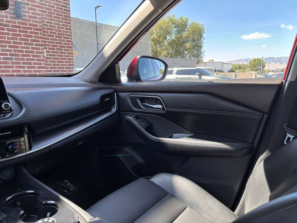 Used 2021 Nissan Rogue SV w/ Premium Package image 22