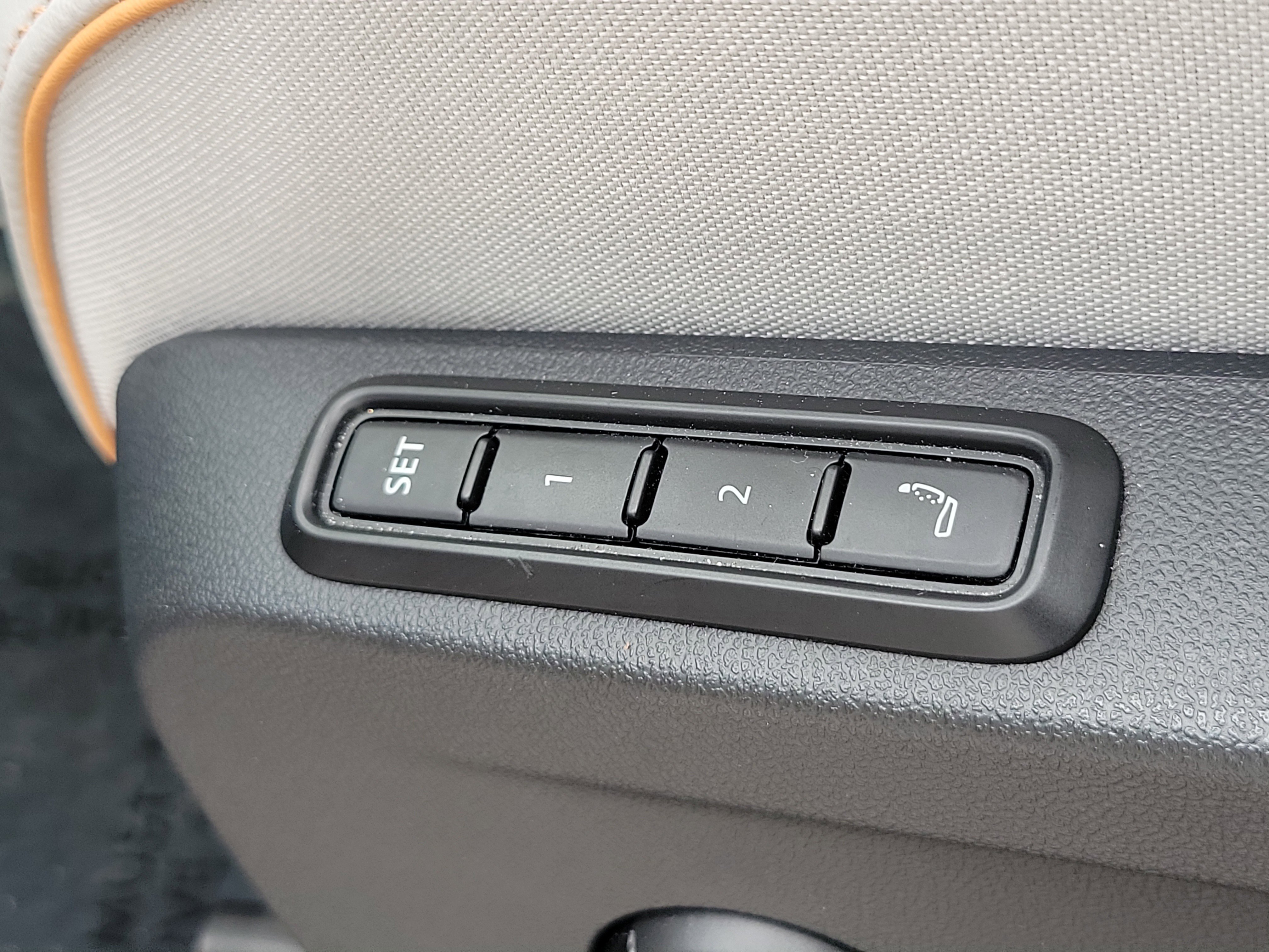 Used 2025 Volkswagen ID. Buzz 1st Edition image 25