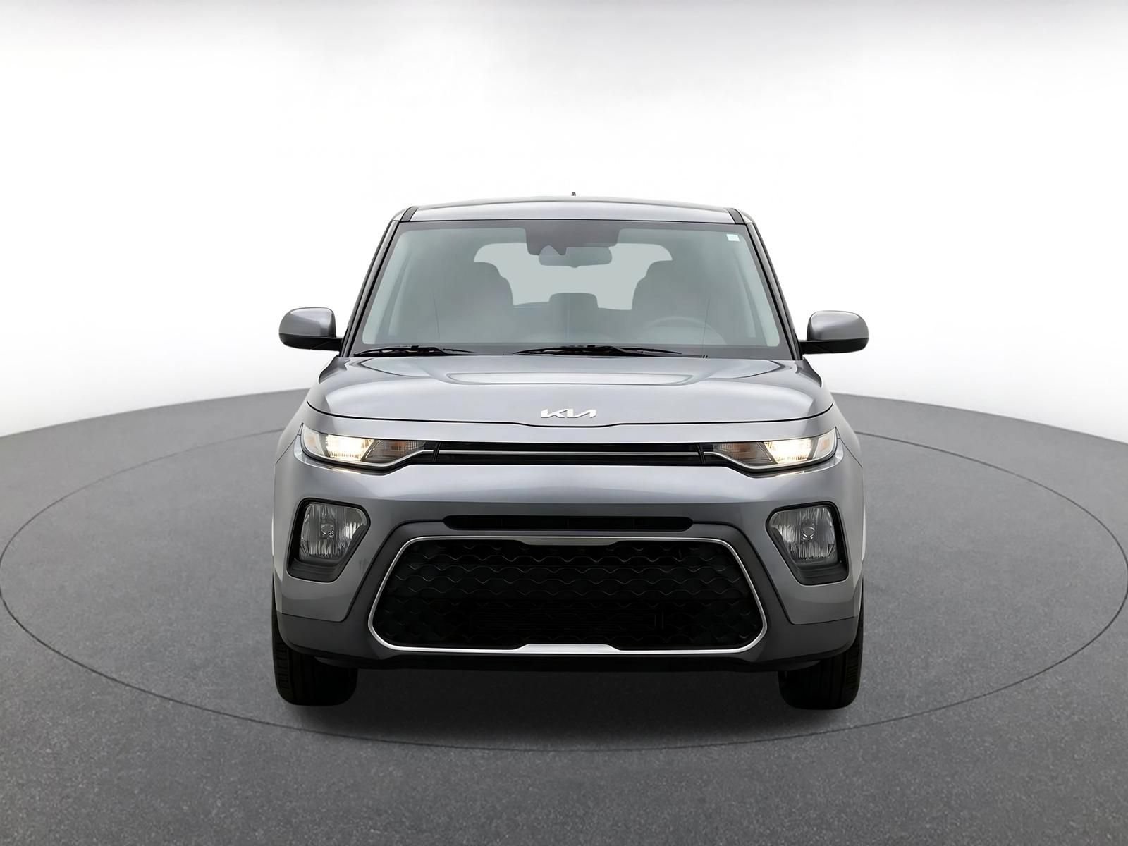 Used 2025 Kia Soul LX w/ LX Technology Package FWD image 2