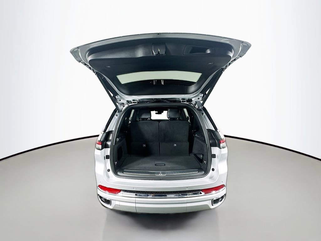 New 2025 Jeep Grand Cherokee L Overland w/ Luxury Tech Group IV image 16