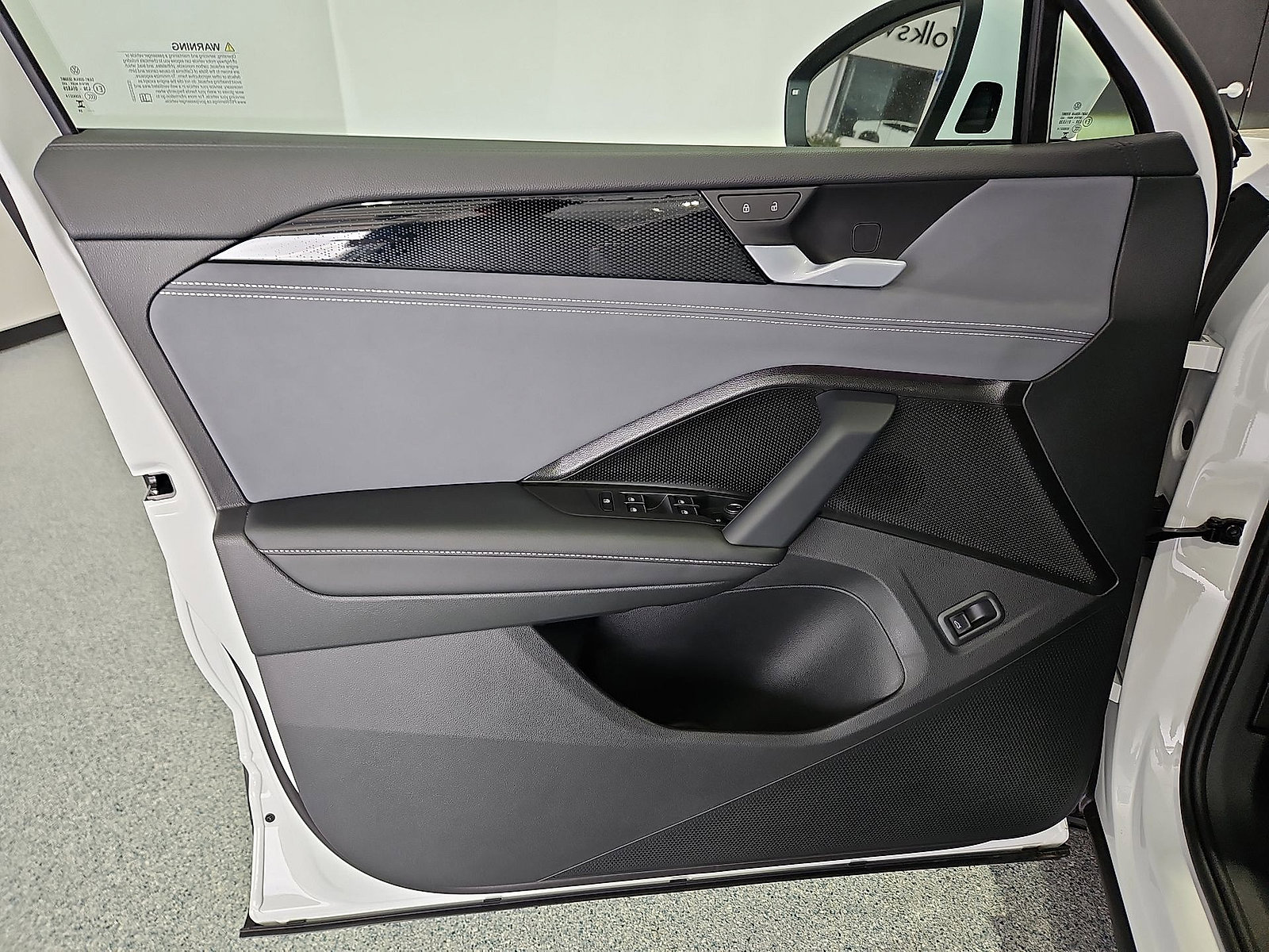 New 2026 Volkswagen Tiguan SE FWD image 16