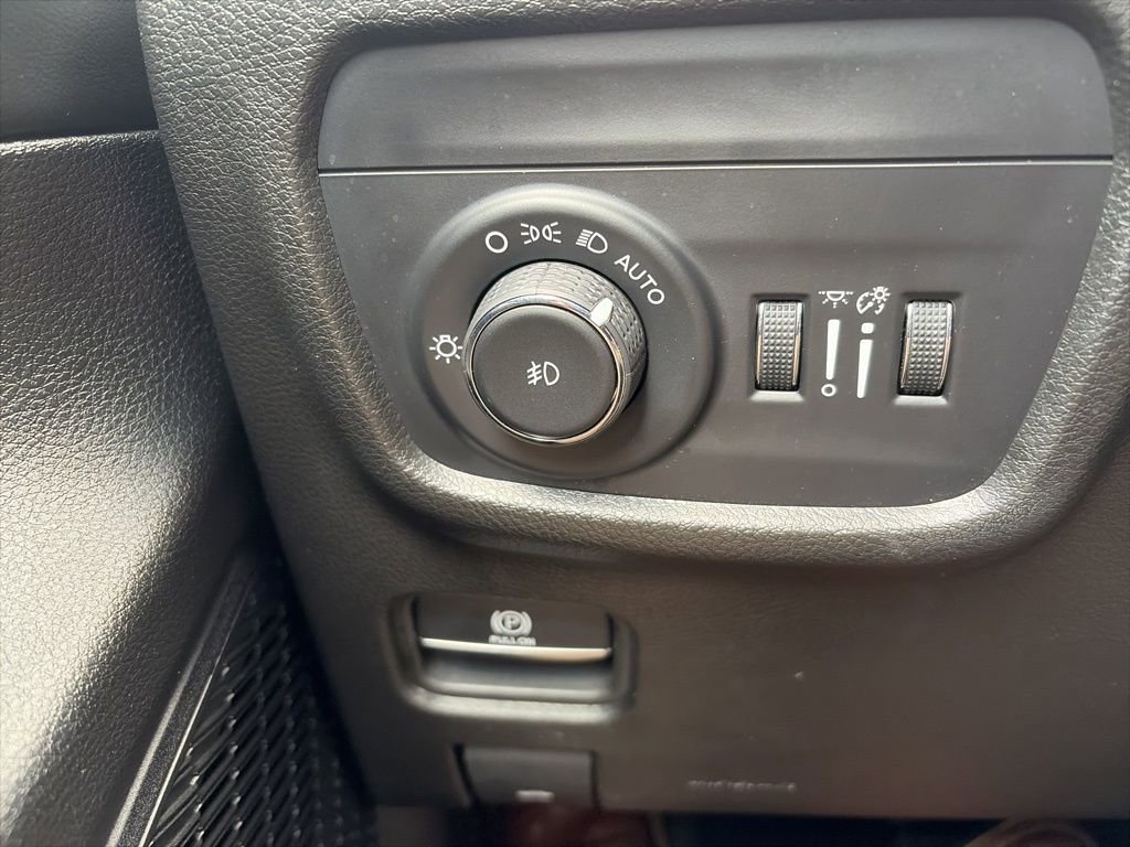 Used 2023 Jeep Grand Cherokee Limited image 35