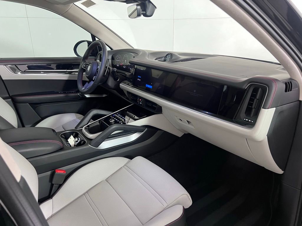 Certified 2025 Porsche Cayenne Turbo AWD/4WD image 19