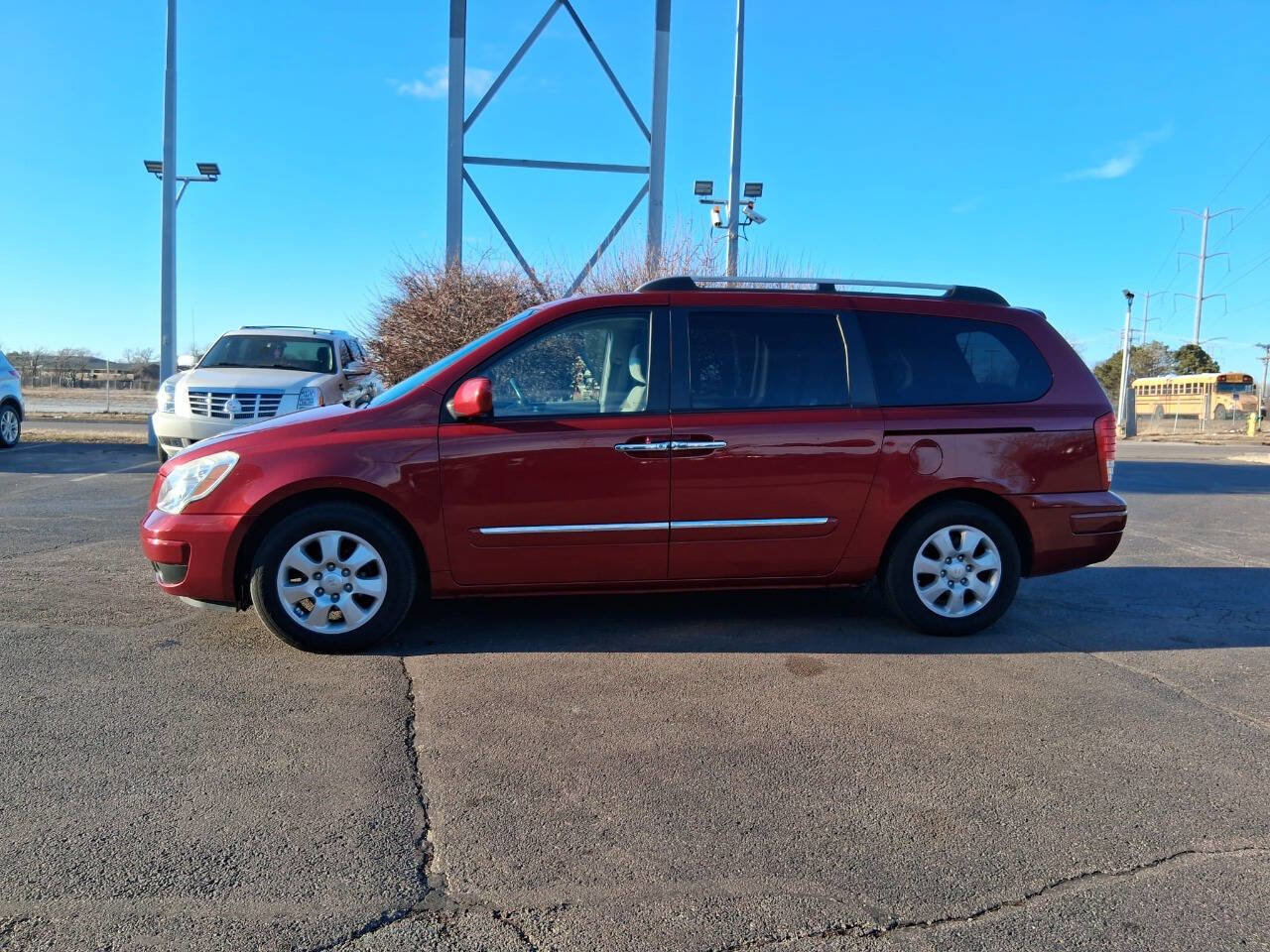 Used 2007 Hyundai Entourage Limited image 4