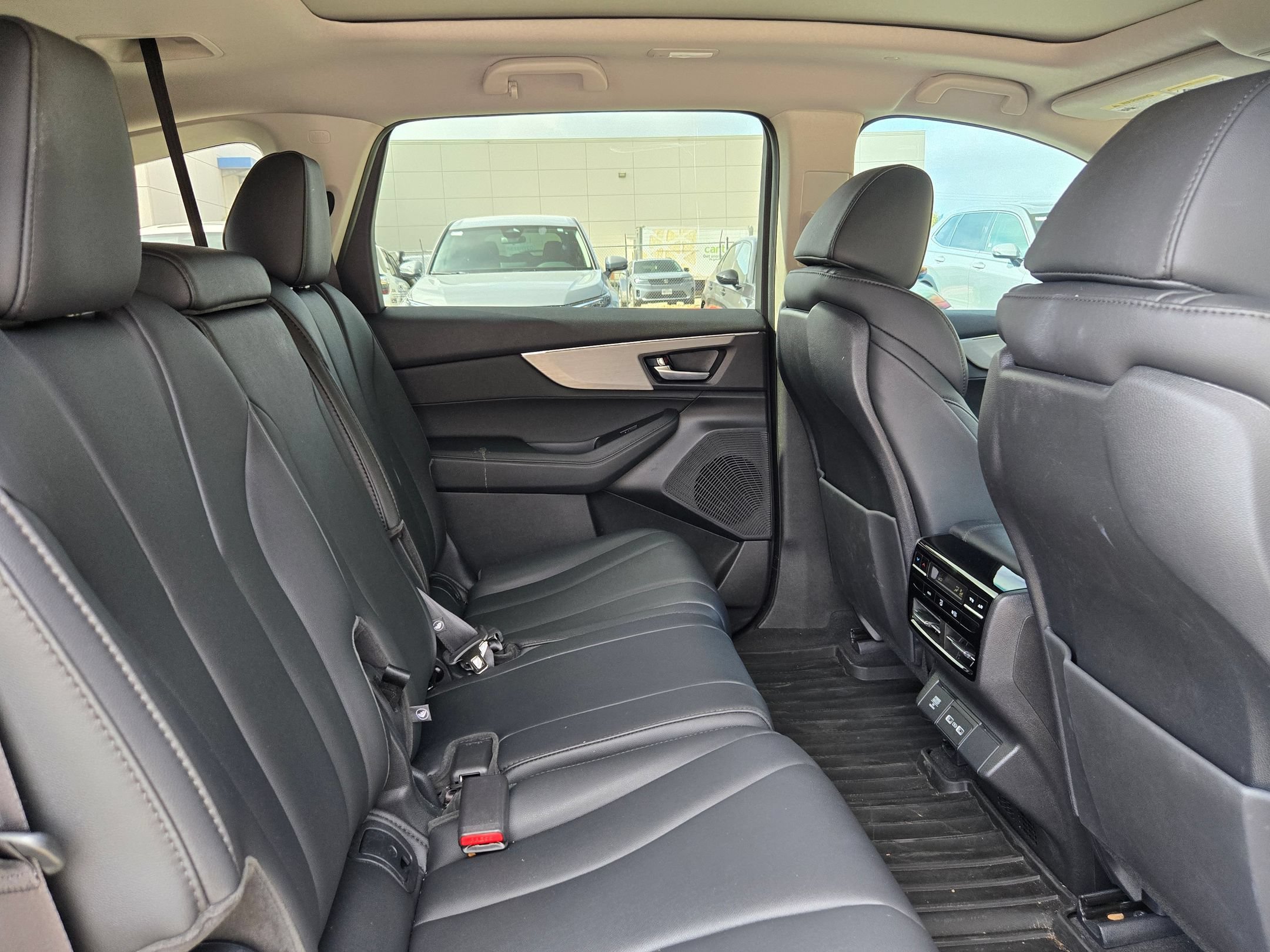 Used 2024 Acura MDX FWD image 25
