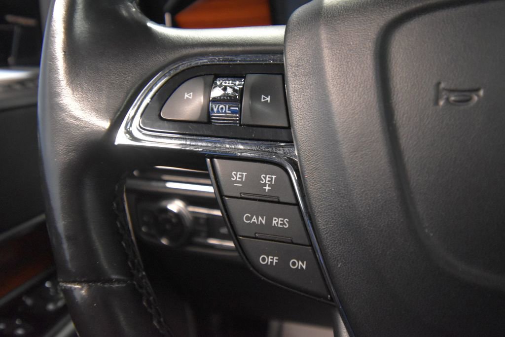 Used 2019 Lincoln Navigator Select AWD/4WD image 11