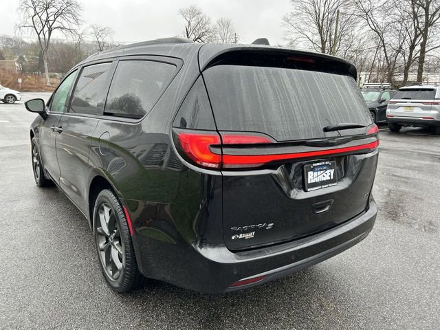 Used 2023 Chrysler Pacifica Touring-L w/ S Appearance Package image 6