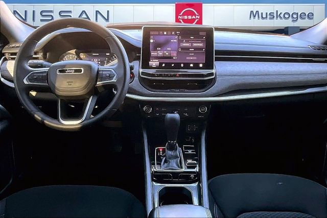 Used 2023 Jeep Compass Sport image 7