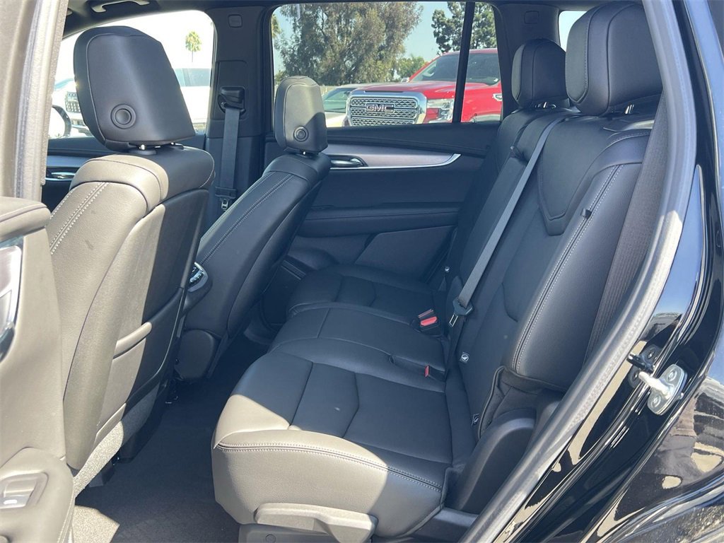 New 2025 Cadillac XT6 Luxury image 26