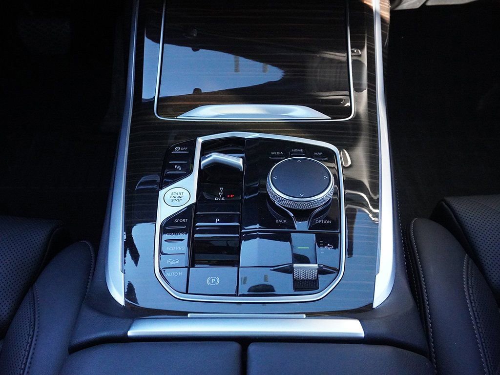 Used 2023 BMW X7 xDrive40i w/ Parking Assistance Package image 57