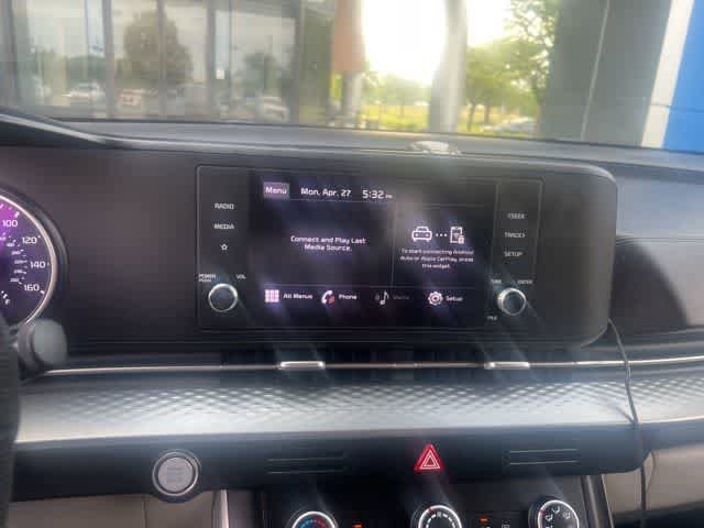 Used 2022 Kia Carnival LX FWD image 3