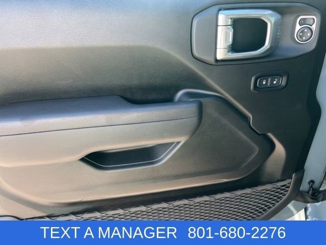 Used 2024 Jeep Wrangler Rubicon w/ Convenience Group AWD/4WD image 14