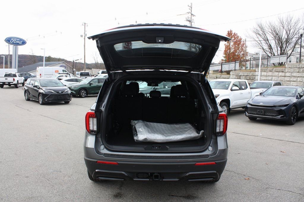 New 2026 Ford Explorer ST-Line w/ ST-Line Street Pack image 6