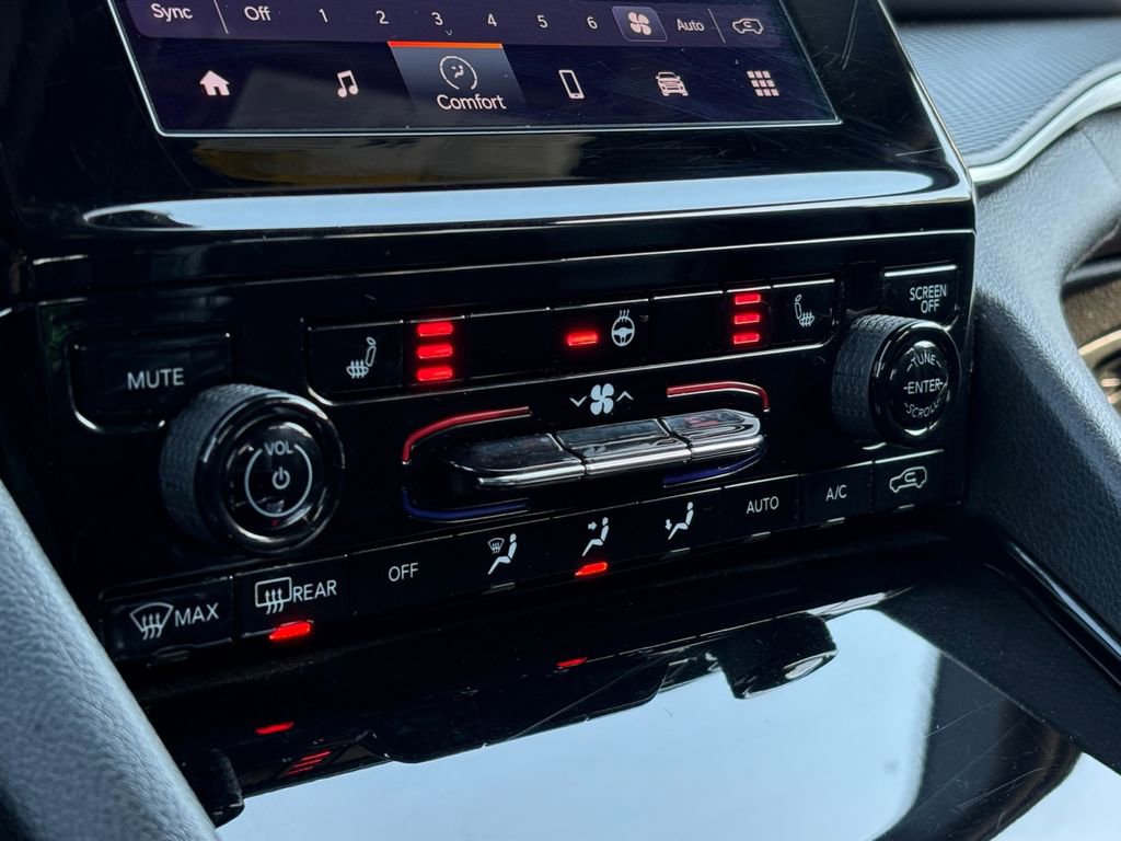 Used 2023 Jeep Grand Cherokee L Laredo image 6