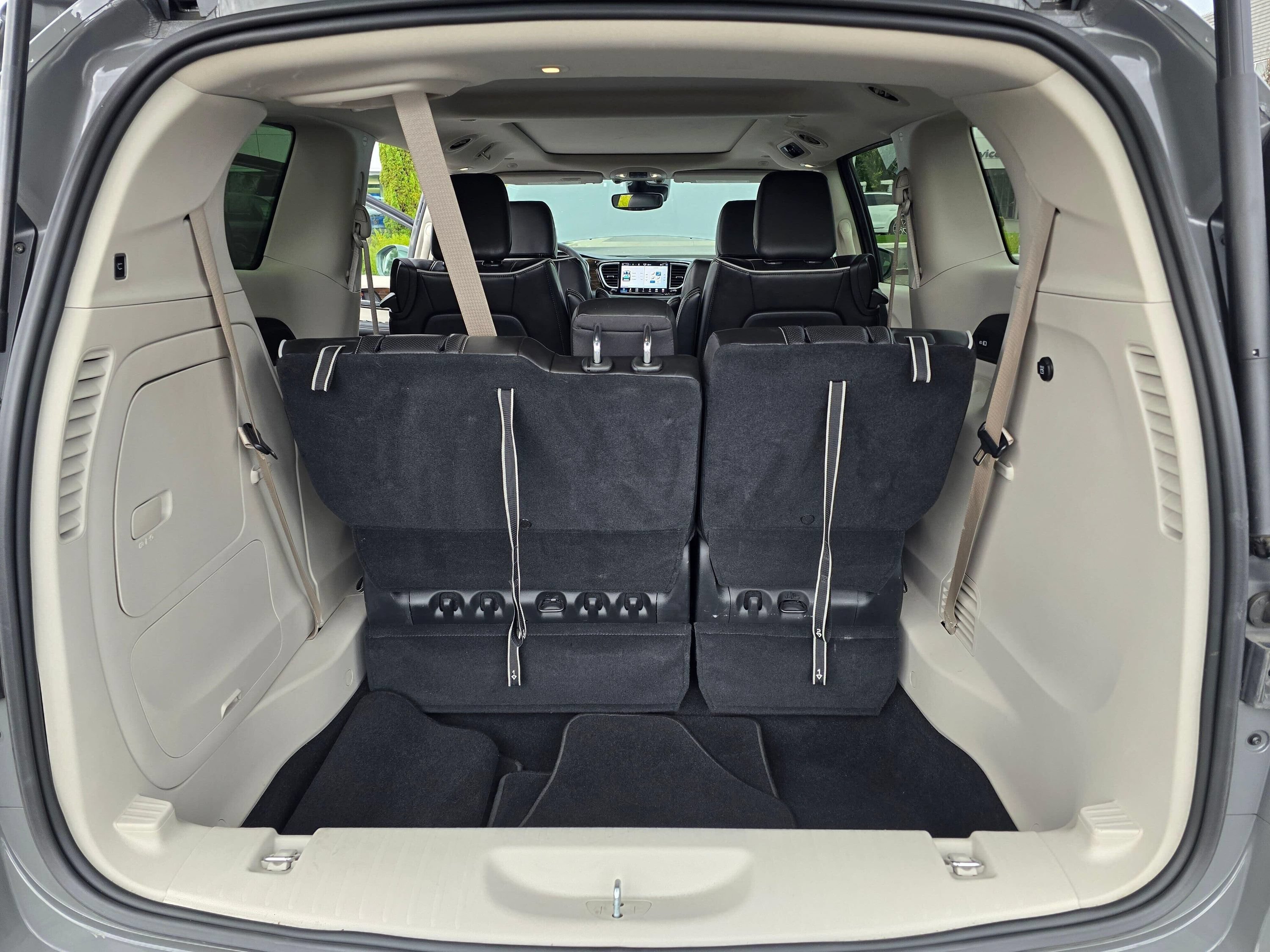 Used 2022 Chrysler Pacifica Limited FWD image 10