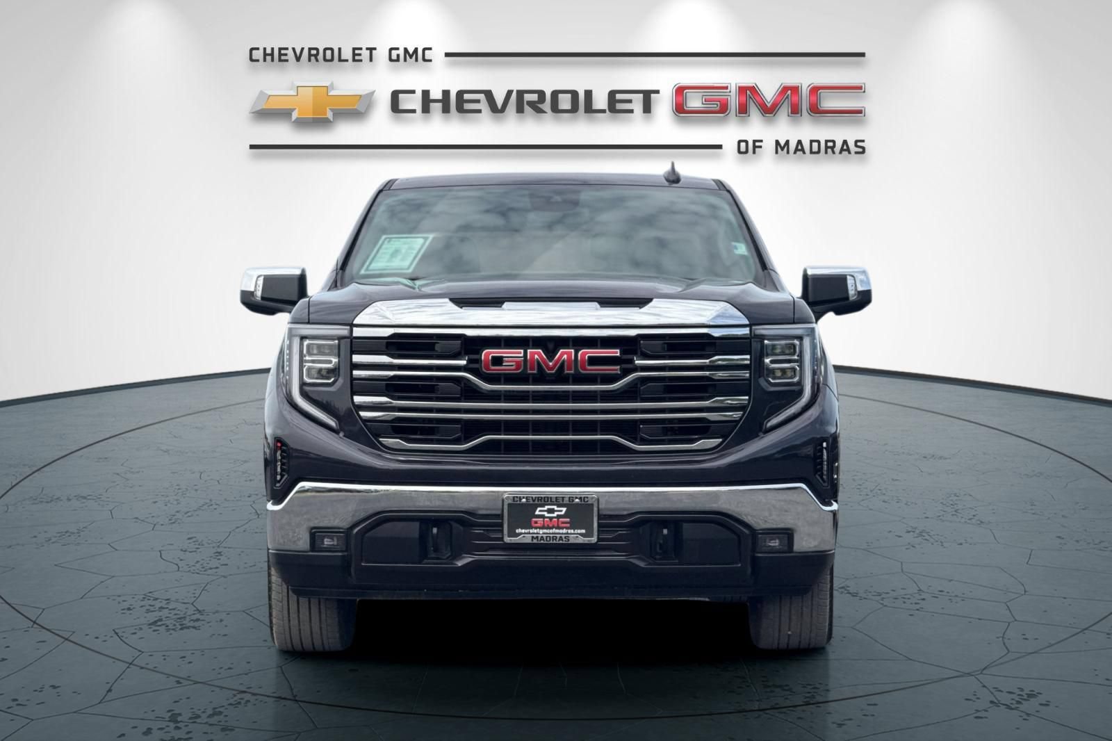 Used 2025 GMC Sierra 1500 SLT AWD/4WD image 8