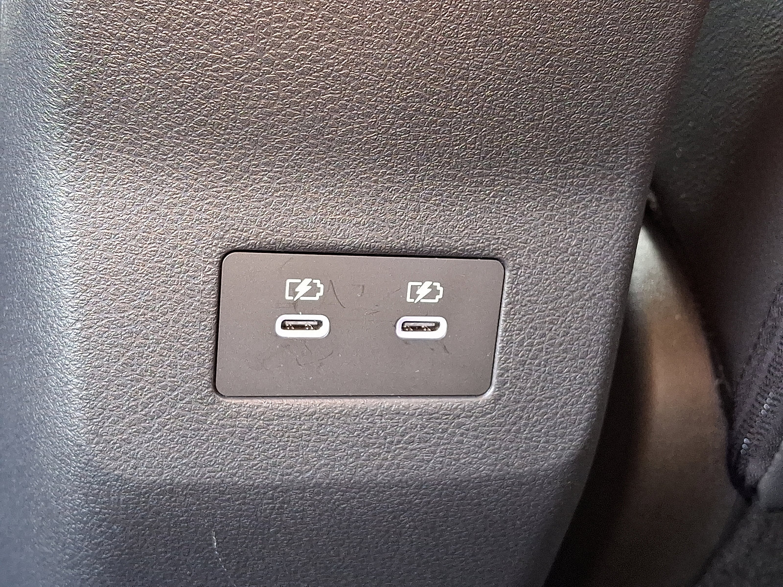 Used 2025 Nissan Kicks SR image 11