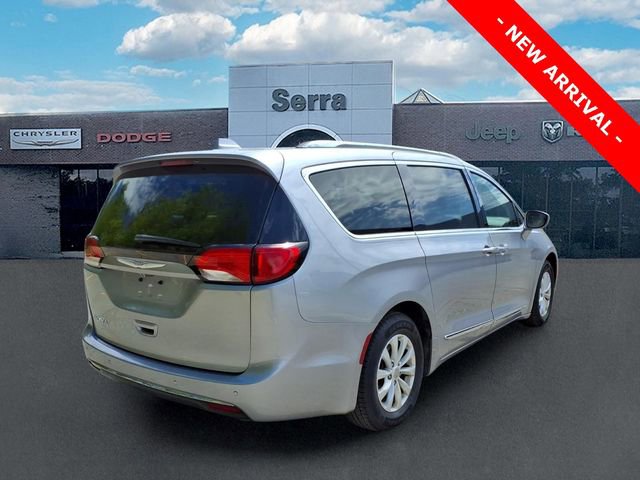 Used 2018 Chrysler Pacifica Touring-L Plus FWD image 6