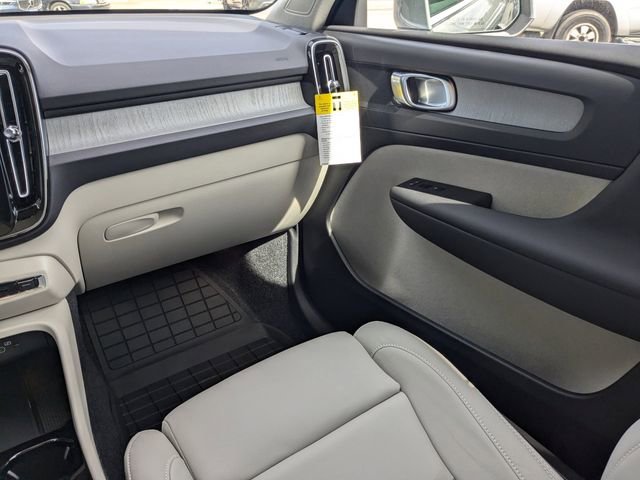 New 2025 Volvo XC40 B5 Plus w/ Protection Package Premier AWD/4WD image 21