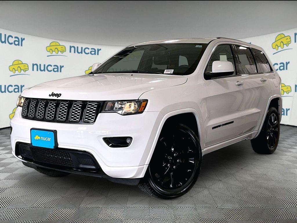 Used 2018 Jeep Grand Cherokee Altitude AWD/4WD image 3