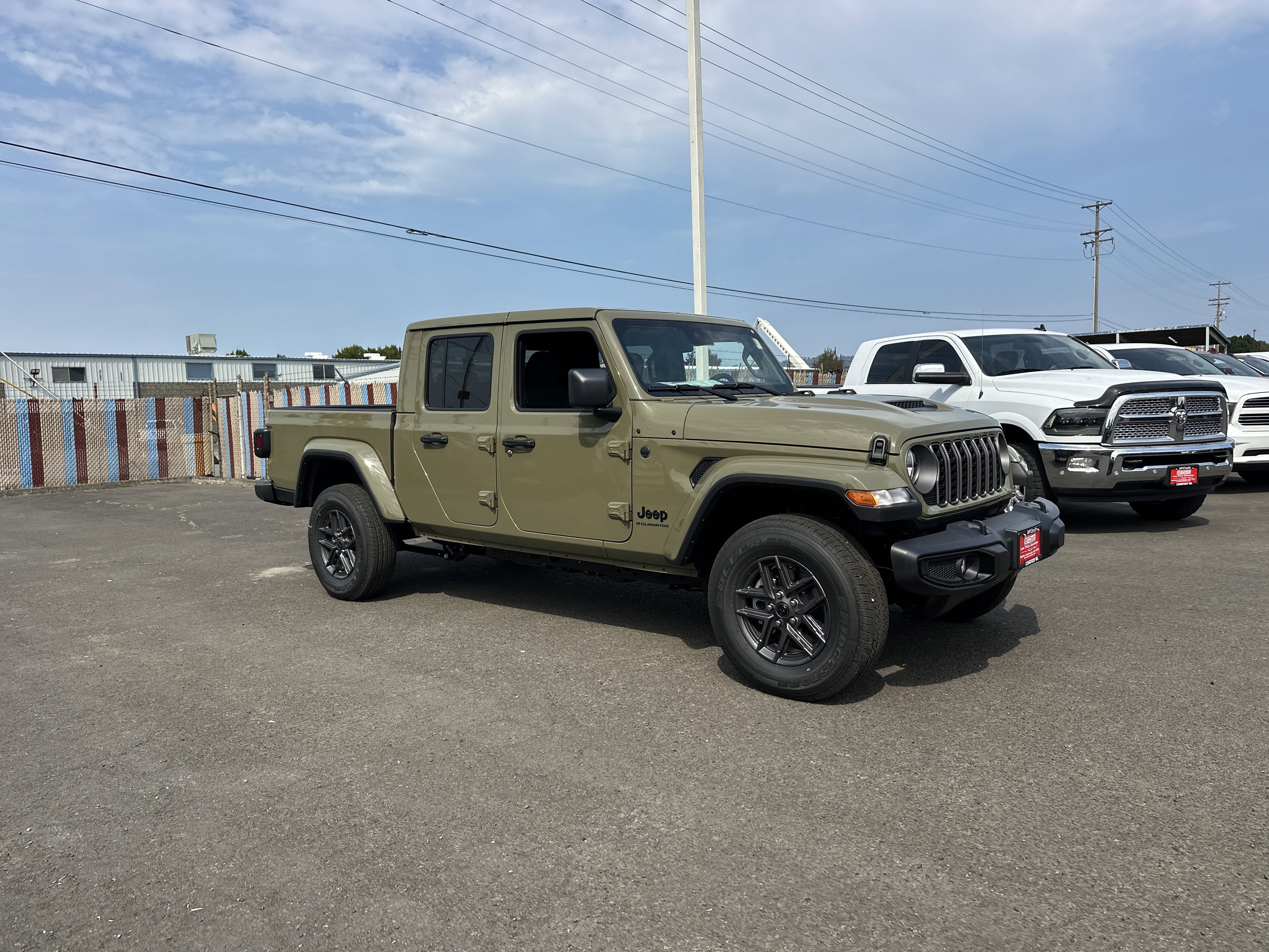 New 2025 Jeep Gladiator Sport image 7