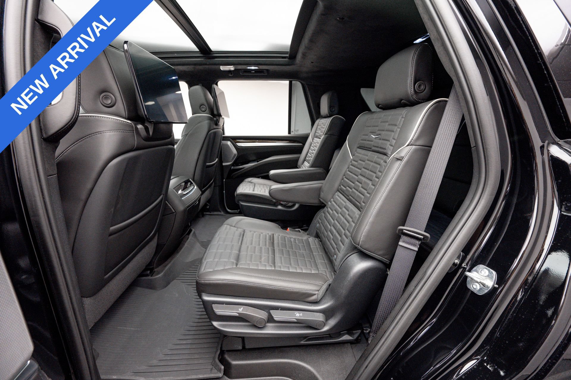 Used 2025 Cadillac Escalade Sport Platinum w/ LPO, Floor Liner Package AWD/4WD image 17