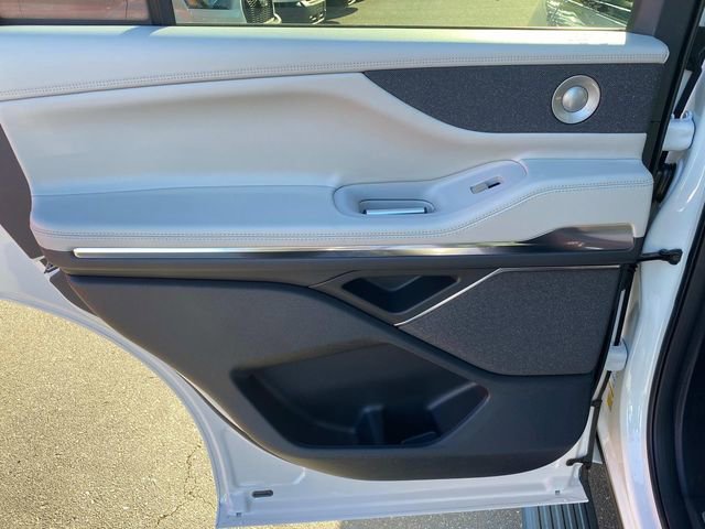 New 2025 Lincoln Navigator Reserve image 9