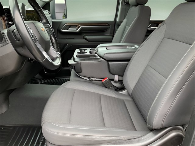 Used 2024 Chevrolet Silverado 2500 LT image 5