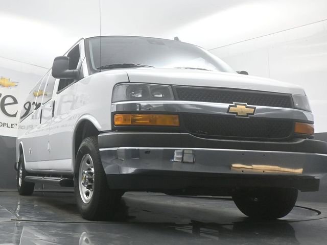 New 2025 Chevrolet Express 3500 LT w/ LT Preferred Equipment Group RWD image 3