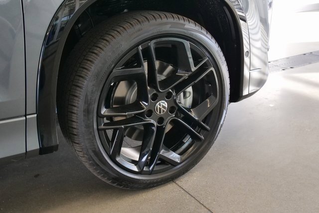 New 2026 Volkswagen Tiguan SE R-Line image 8