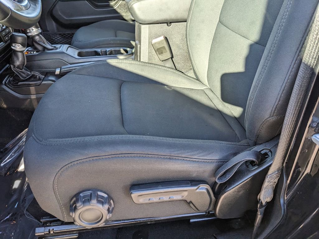 Used 2018 Jeep Wrangler Unlimited Sahara image 18