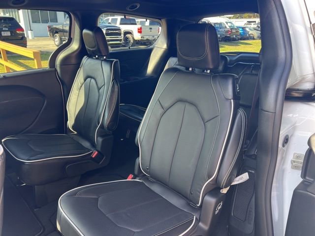 New 2026 Chrysler Pacifica Limited w/ Uconnect Theater Family Group image 19
