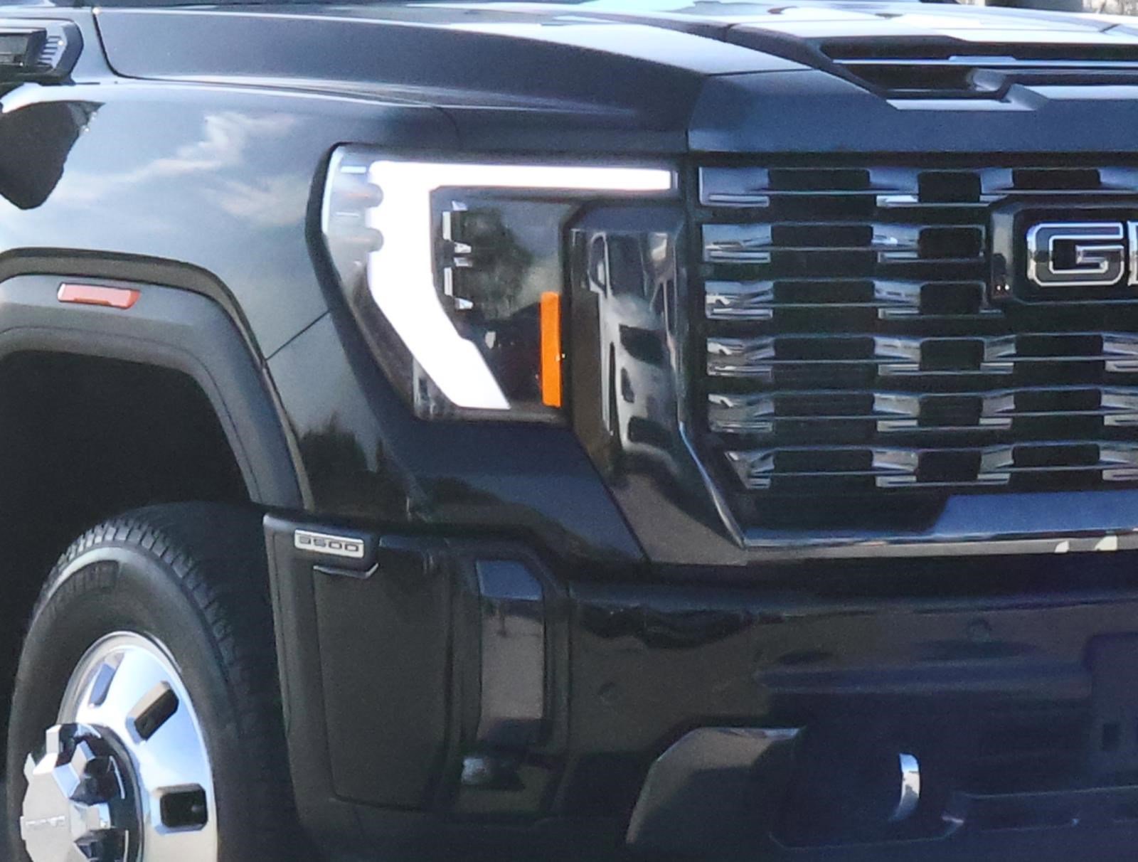 Used 2024 GMC Sierra 3500 Denali Ultimate image 8