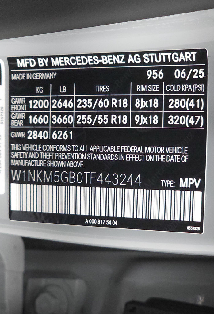 Used 2026 Mercedes-Benz GLC 350e 4MATIC w/ Driver Assistance Package image 37