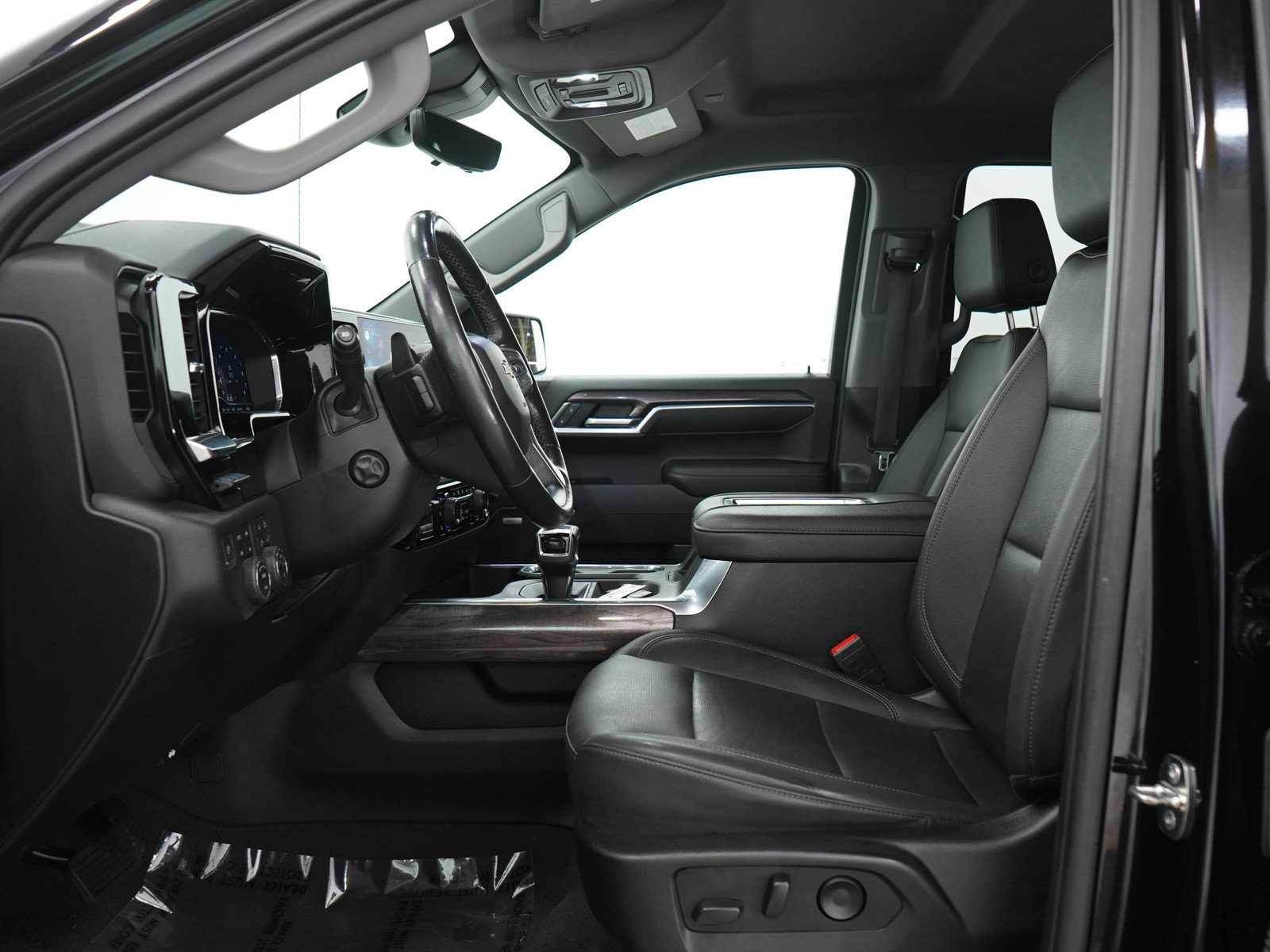 Used 2022 Chevrolet Silverado 1500 LTZ AWD/4WD image 25