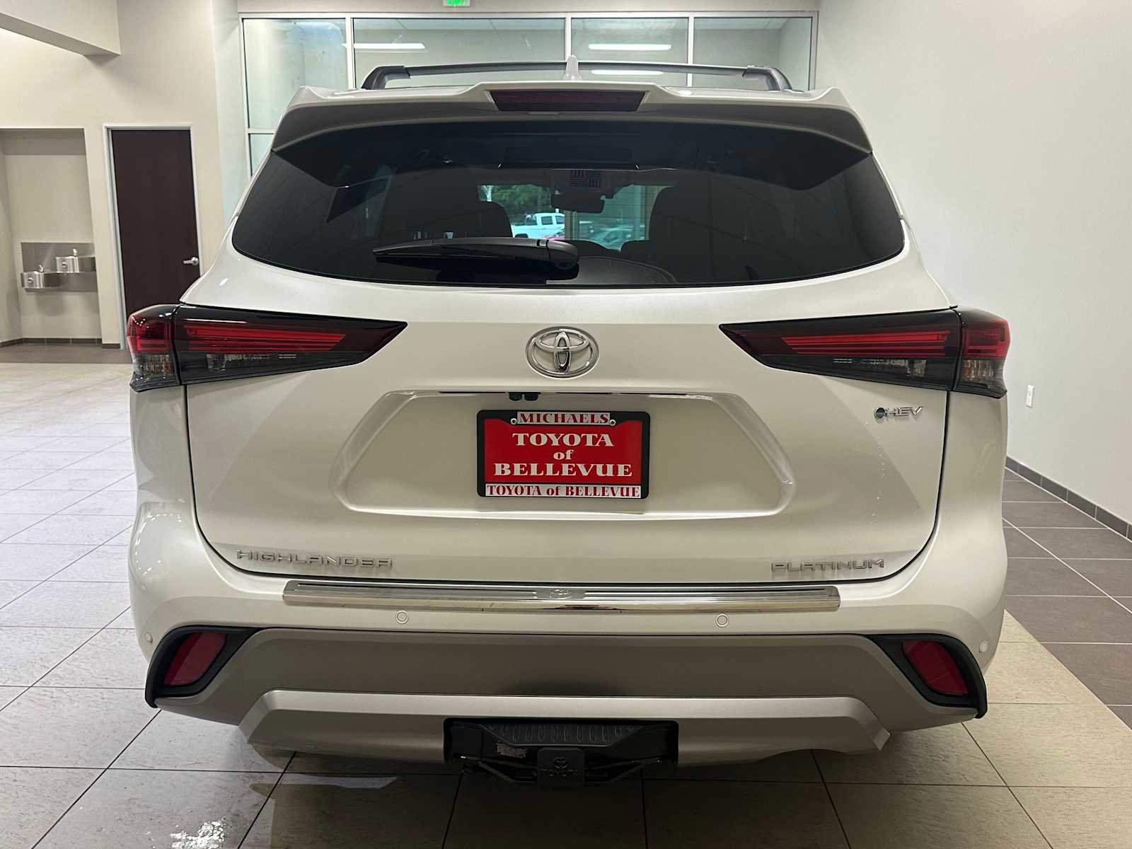 Certified 2025 Toyota Highlander Platinum image 5