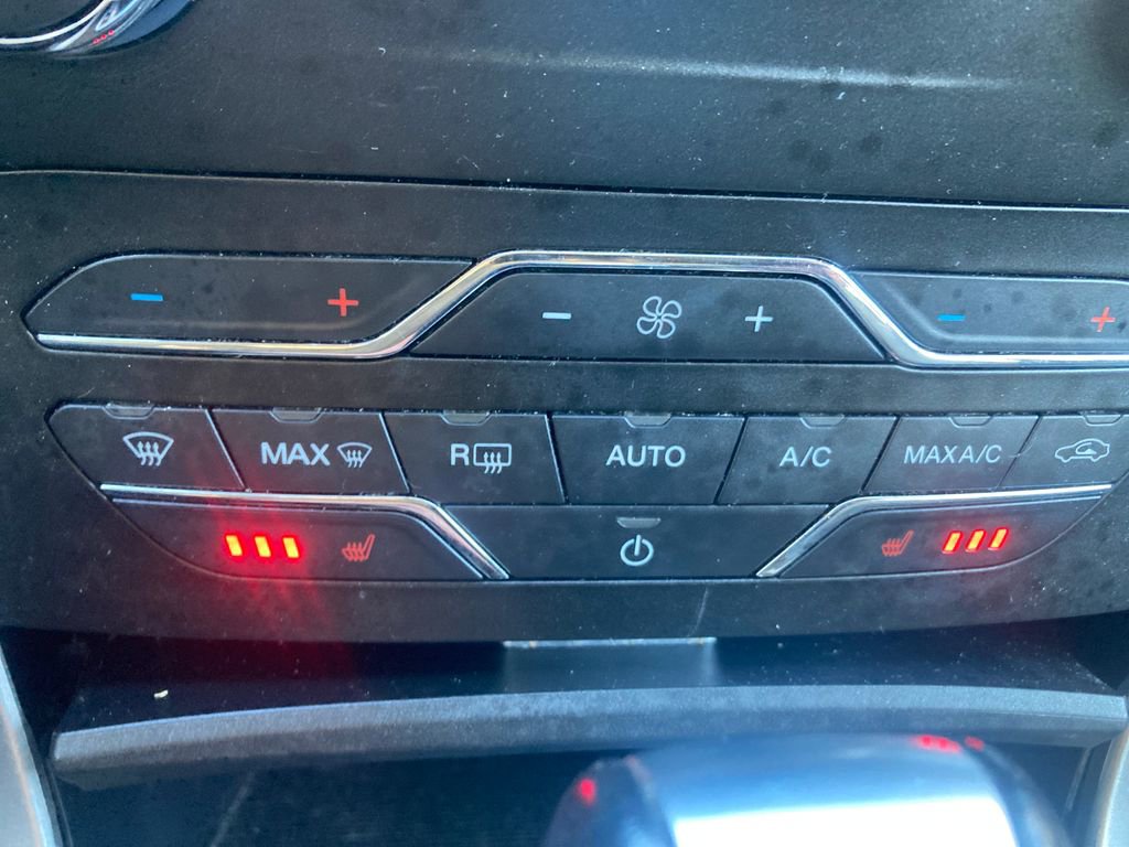 Used 2018 Ford Edge SEL w/ Equipment Group 201A image 44